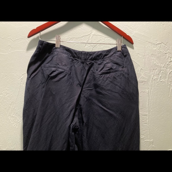 Larry Levine
10 Blue Capris
Front pockets - Picture 6 of 6